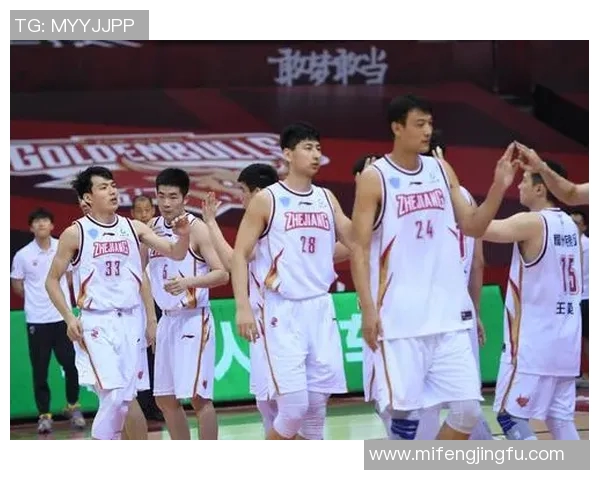 央视CBA精彩对决浙江队迎战广厦队全力争胜展现篮球魅力与团队精神