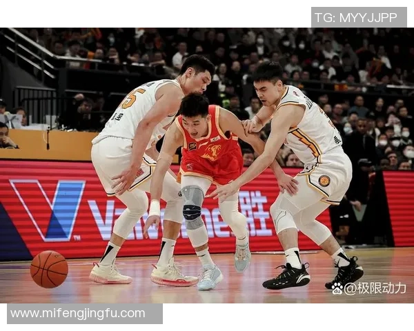 2011年CBA季后赛北京队与山东队激战回顾与精彩瞬间分析